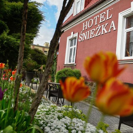 Sniezka Hotel Krosno Esterno foto