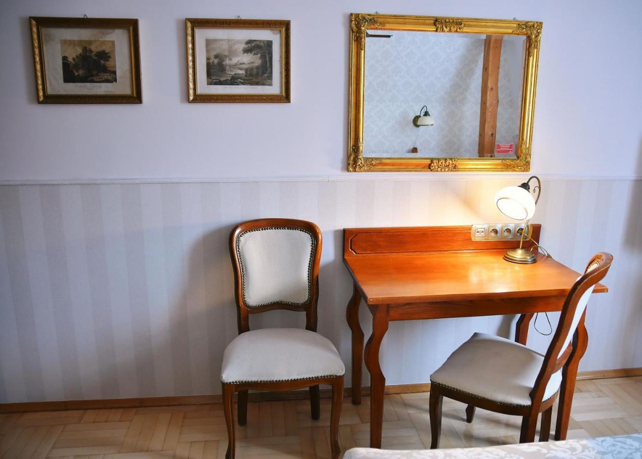 Hotel Sniezka Krosno Esterno foto