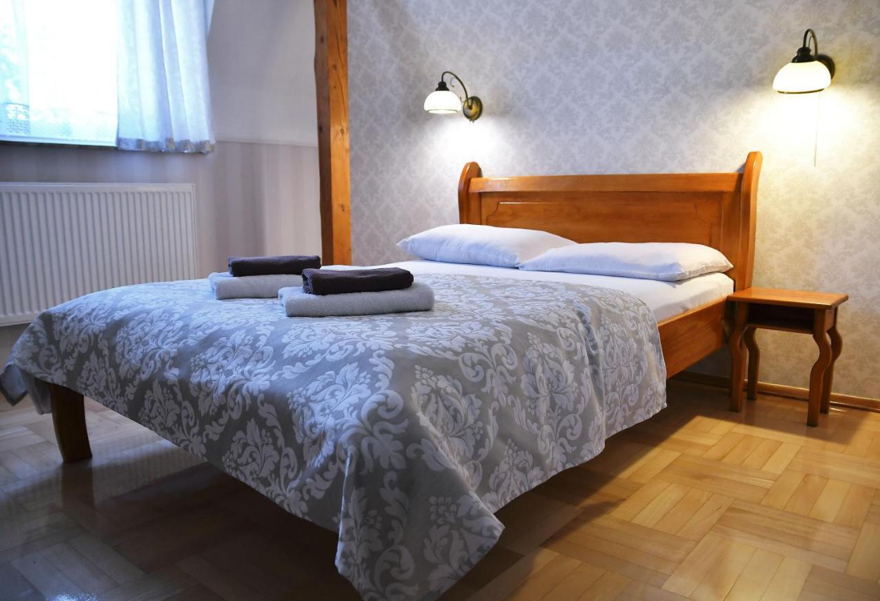 Hotel Sniezka Krosno Esterno foto