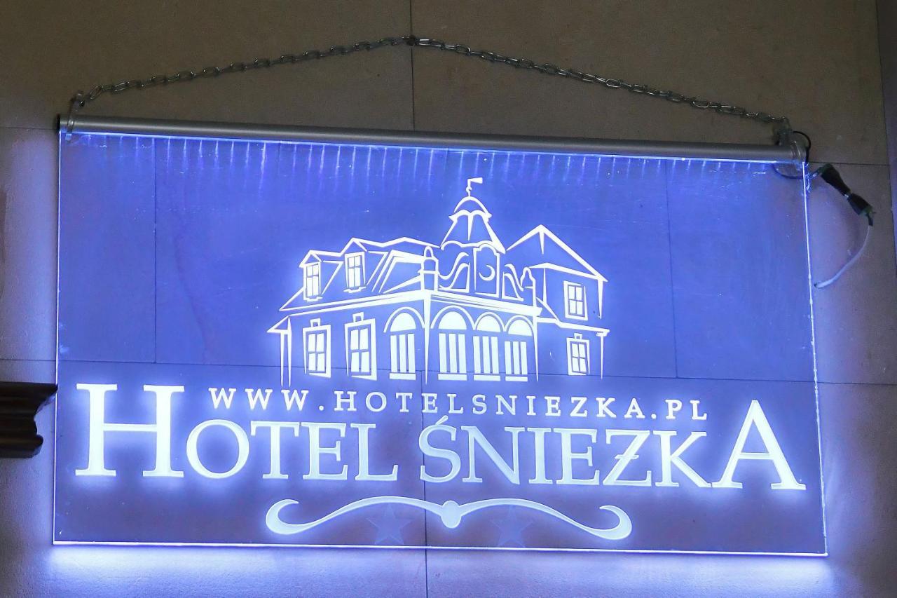 Sniezka Hotel Krosno Esterno foto