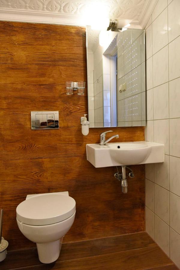 Hotel Sniezka Krosno Esterno foto